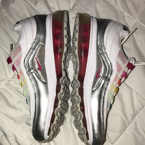 EUC White with Rainbow Nike’s Size 6Y - Picture 4 of 7